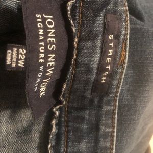 (57) Jones New York Signature jeans size 22w